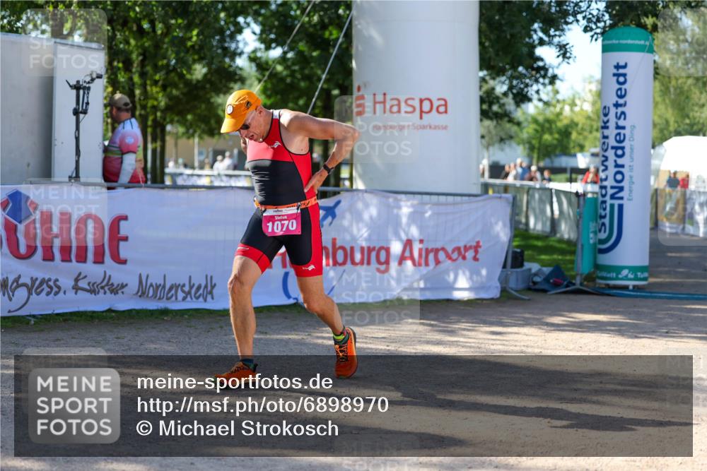 01.09.2024 - 17. Tribühne Triathlon Michael Strokosch http://msf.ph/oto/6898970 01.09.2024 10:48:02 Ziel 1070 meine-sportfotos.de