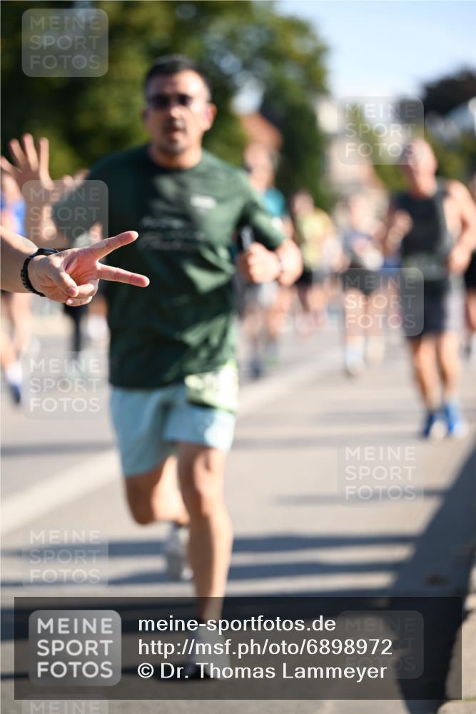 01.09.2024 - BARMER Alsterlauf Dr. Thomas Lammeyer http://msf.ph/oto/6898972 01.09.2024 09:36:53 Laufen  meine-sportfotos.de