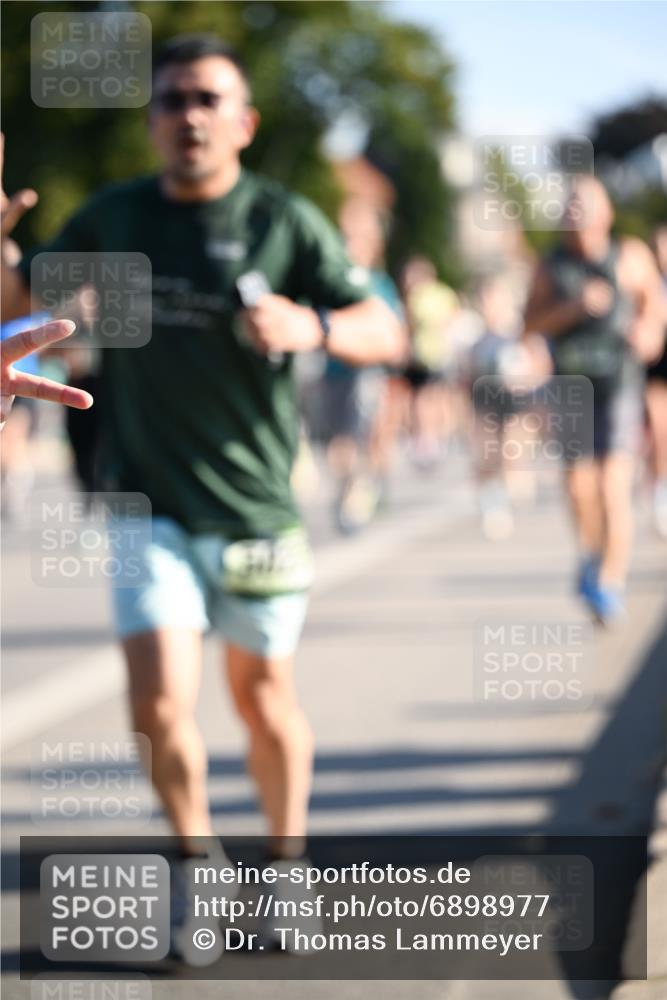 01.09.2024 - BARMER Alsterlauf Dr. Thomas Lammeyer http://msf.ph/oto/6898977 01.09.2024 09:36:53 Laufen  meine-sportfotos.de
