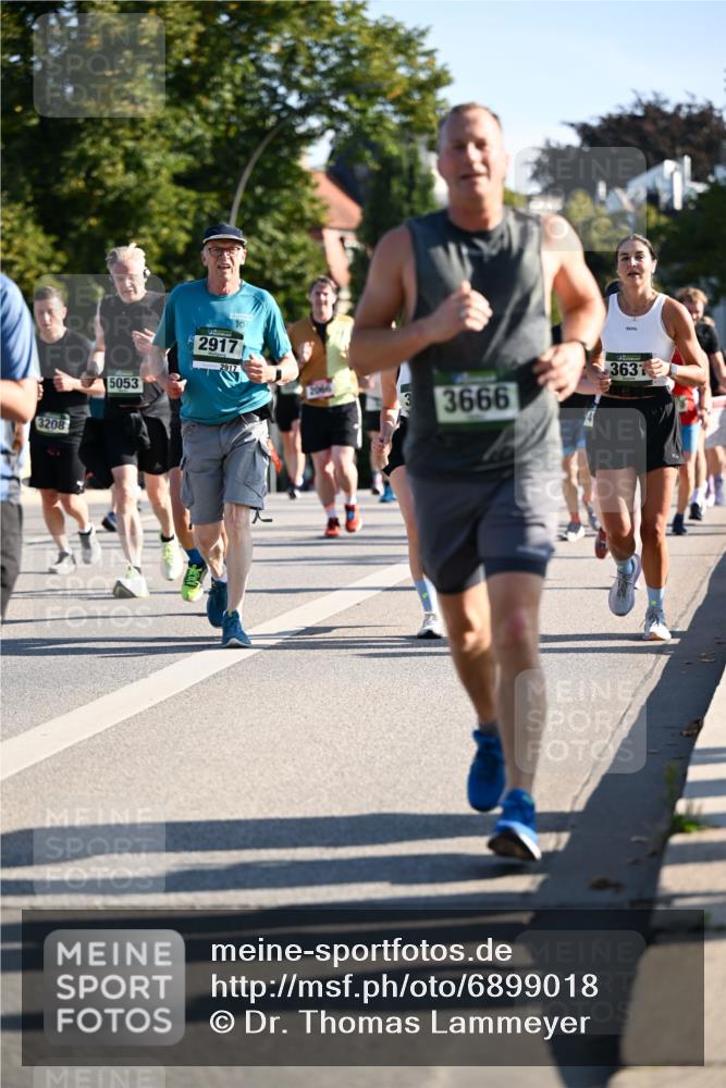 01.09.2024 - BARMER Alsterlauf Dr. Thomas Lammeyer http://msf.ph/oto/6899018 01.09.2024 09:36:54 Laufen 3208, 5053, 10, 2917, 2917, 3666, 3631 meine-sportfotos.de