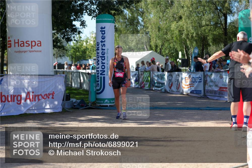 01.09.2024 - 17. Tribühne Triathlon Michael Strokosch http://msf.ph/oto/6899021 01.09.2024 10:48:30 Ziel 1065 meine-sportfotos.de