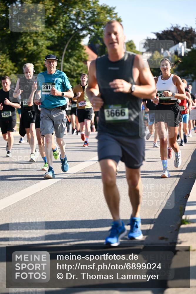 01.09.2024 - BARMER Alsterlauf Dr. Thomas Lammeyer http://msf.ph/oto/6899024 01.09.2024 09:36:55 Laufen 3208, 50, 2912, 3666, 363 meine-sportfotos.de