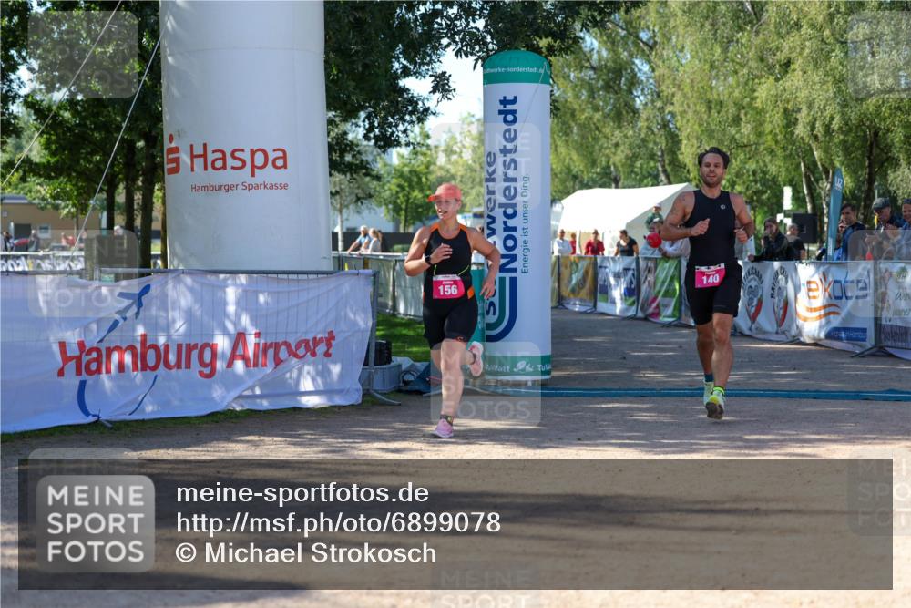 01.09.2024 - 17. Tribühne Triathlon Michael Strokosch http://msf.ph/oto/6899078 01.09.2024 10:49:11 Ziel 140, 156 meine-sportfotos.de