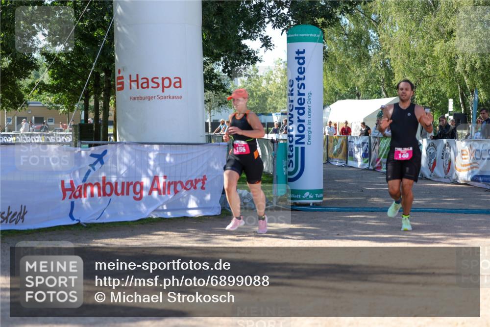 01.09.2024 - 17. Tribühne Triathlon Michael Strokosch http://msf.ph/oto/6899088 01.09.2024 10:49:11 Ziel 140, 156 meine-sportfotos.de