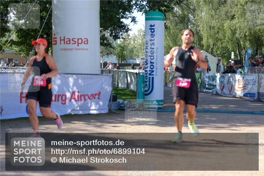 01.09.2024 - 17. Tribühne Triathlon Michael Strokosch http://msf.ph/oto/6899104 01.09.2024 10:49:12 Ziel 140, 156 meine-sportfotos.de