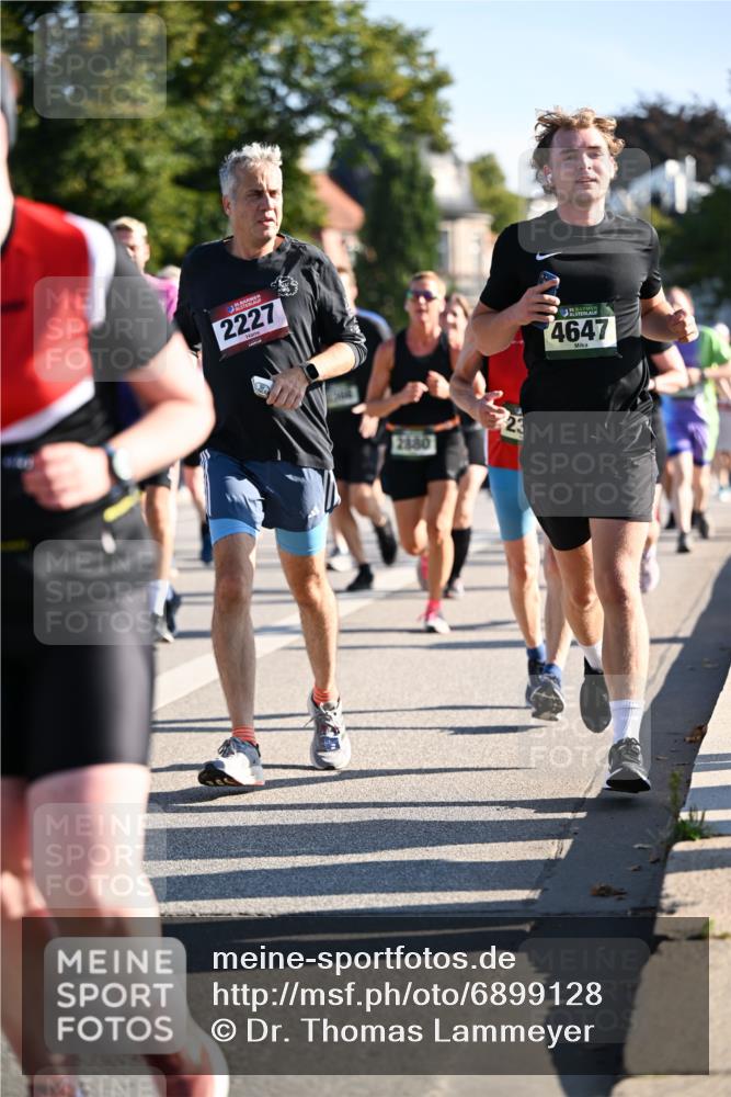01.09.2024 - BARMER Alsterlauf Dr. Thomas Lammeyer http://msf.ph/oto/6899128 01.09.2024 09:36:59 Laufen 2227, 2880, 4647 meine-sportfotos.de