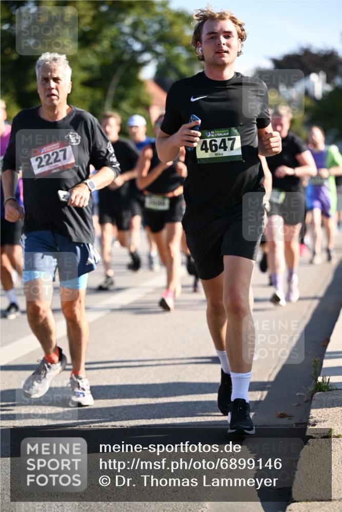 01.09.2024 - BARMER Alsterlauf Dr. Thomas Lammeyer http://msf.ph/oto/6899146 01.09.2024 09:37:00 Laufen 2227, 35, 4647 meine-sportfotos.de