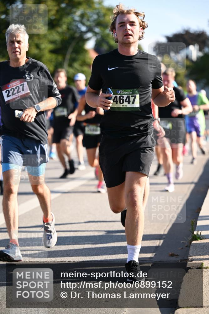 01.09.2024 - BARMER Alsterlauf Dr. Thomas Lammeyer http://msf.ph/oto/6899152 01.09.2024 09:37:00 Laufen 2227, 35, 4647 meine-sportfotos.de