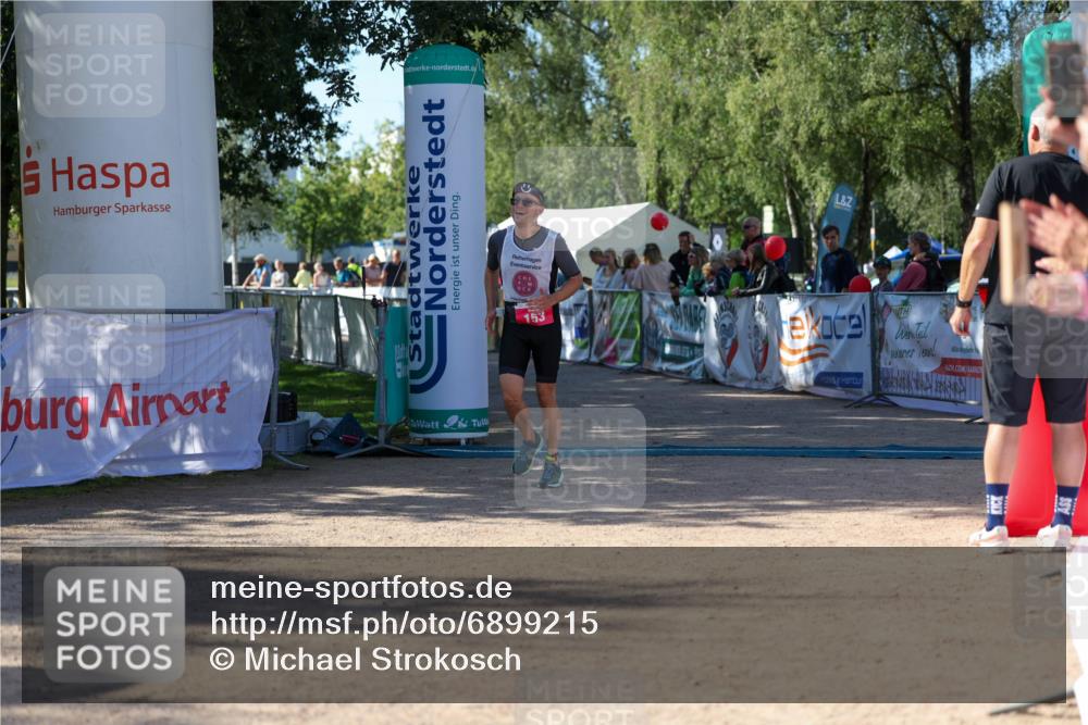 01.09.2024 - 17. Tribühne Triathlon Michael Strokosch http://msf.ph/oto/6899215 01.09.2024 10:50:11 Ziel 153 meine-sportfotos.de
