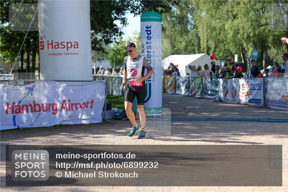 01.09.2024 - 17. Tribühne Triathlon Michael Strokosch http://msf.ph/oto/6899232 01.09.2024 10:50:11 Ziel 153 meine-sportfotos.de