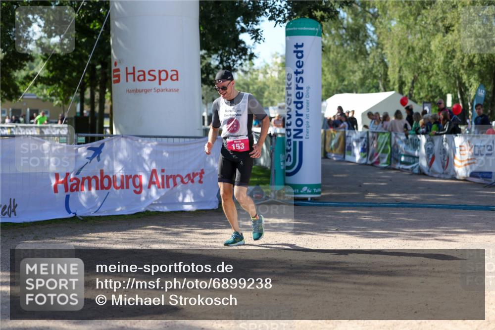 01.09.2024 - 17. Tribühne Triathlon Michael Strokosch http://msf.ph/oto/6899238 01.09.2024 10:50:12 Ziel 153 meine-sportfotos.de