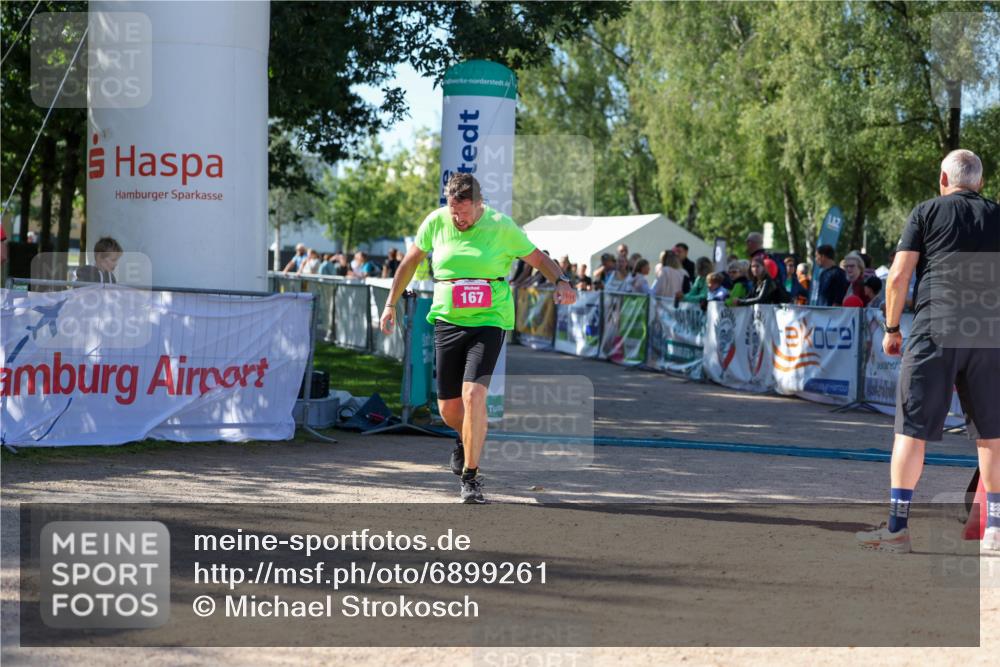01.09.2024 - 17. Tribühne Triathlon Michael Strokosch http://msf.ph/oto/6899261 01.09.2024 10:50:27 Ziel 167 meine-sportfotos.de