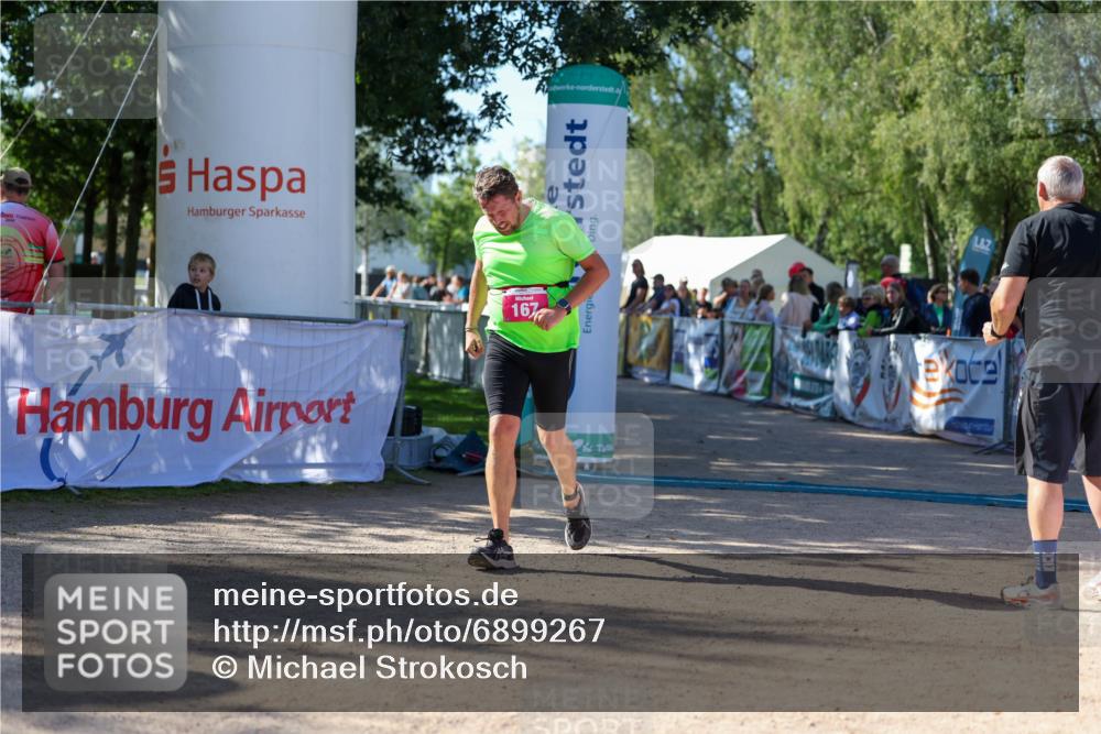 01.09.2024 - 17. Tribühne Triathlon Michael Strokosch http://msf.ph/oto/6899267 01.09.2024 10:50:27 Ziel 167 meine-sportfotos.de