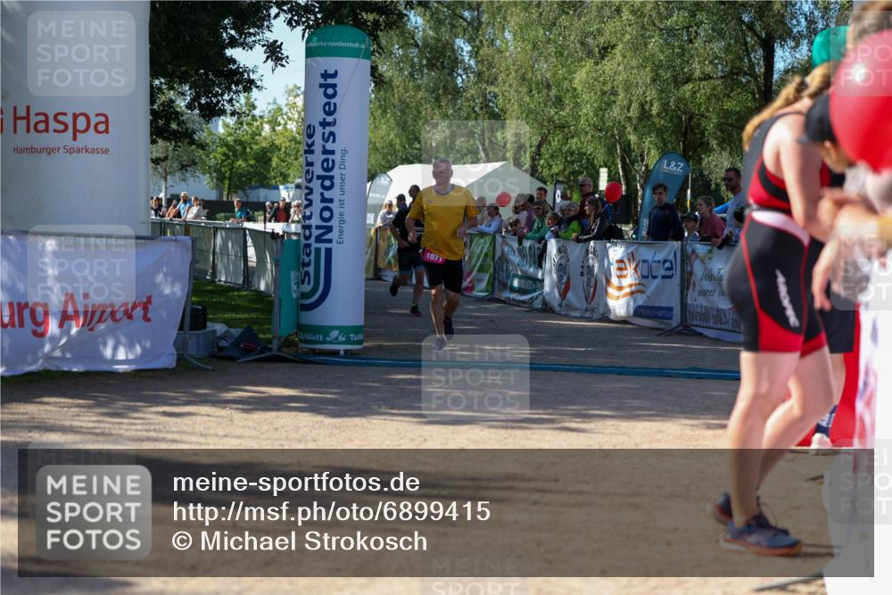01.09.2024 - 17. Tribühne Triathlon Michael Strokosch http://msf.ph/oto/6899415 01.09.2024 10:51:44 Ziel 152, 1071 meine-sportfotos.de