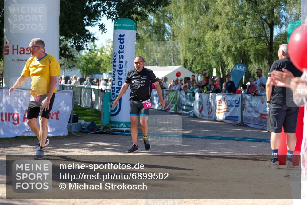 01.09.2024 - 17. Tribühne Triathlon Michael Strokosch http://msf.ph/oto/6899502 01.09.2024 10:51:50 Ziel 152 meine-sportfotos.de