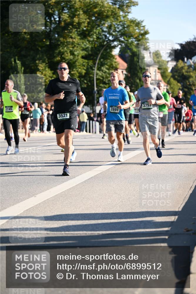 01.09.2024 - BARMER Alsterlauf Dr. Thomas Lammeyer http://msf.ph/oto/6899512 01.09.2024 09:37:14 Laufen 2745, 3521, 2891, 3753 meine-sportfotos.de