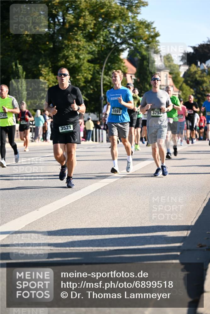 01.09.2024 - BARMER Alsterlauf Dr. Thomas Lammeyer http://msf.ph/oto/6899518 01.09.2024 09:37:14 Laufen 2745, 3521, 2891, 3753 meine-sportfotos.de