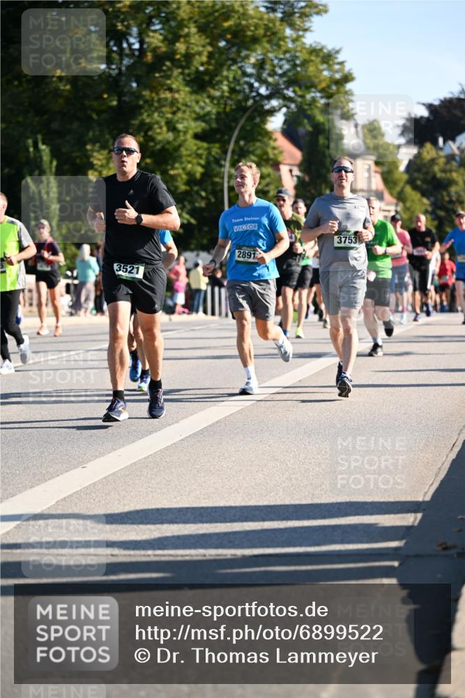 01.09.2024 - BARMER Alsterlauf Dr. Thomas Lammeyer http://msf.ph/oto/6899522 01.09.2024 09:37:14 Laufen 3521, 2891, 3753 meine-sportfotos.de