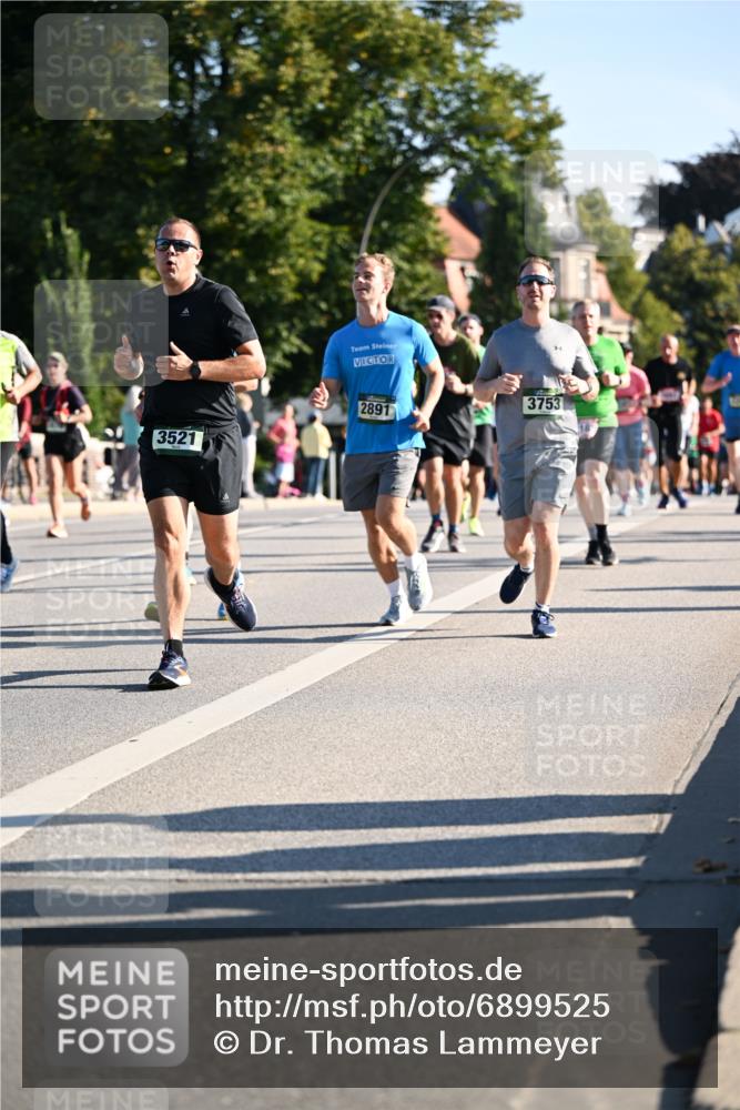 01.09.2024 - BARMER Alsterlauf Dr. Thomas Lammeyer http://msf.ph/oto/6899525 01.09.2024 09:37:14 Laufen 3521, 2891, 3753 meine-sportfotos.de