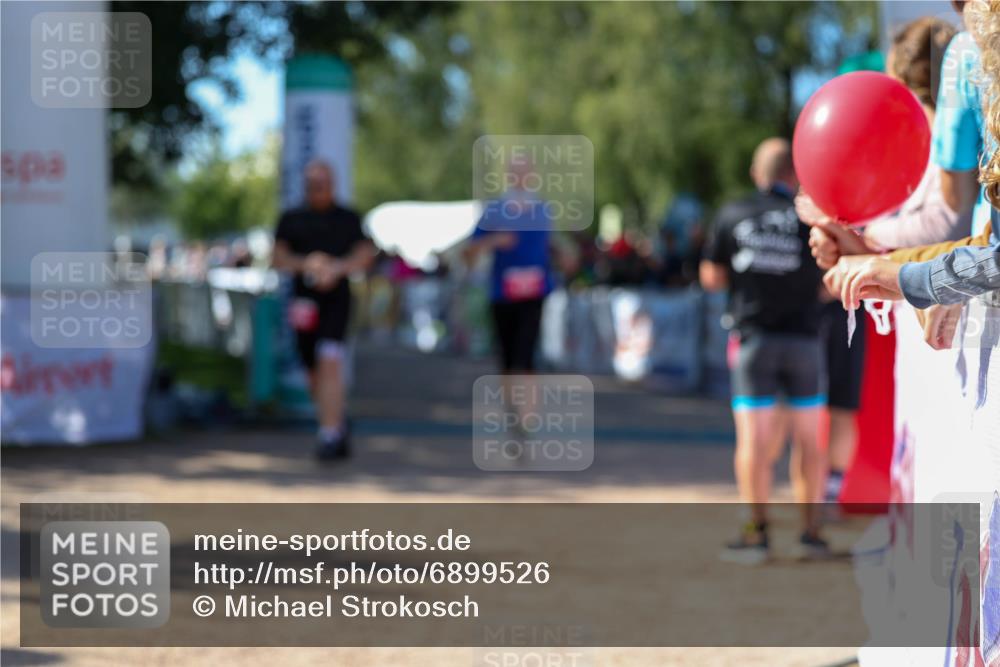 01.09.2024 - 17. Tribühne Triathlon Michael Strokosch http://msf.ph/oto/6899526 01.09.2024 10:52:47 Ziel 145, 155 meine-sportfotos.de