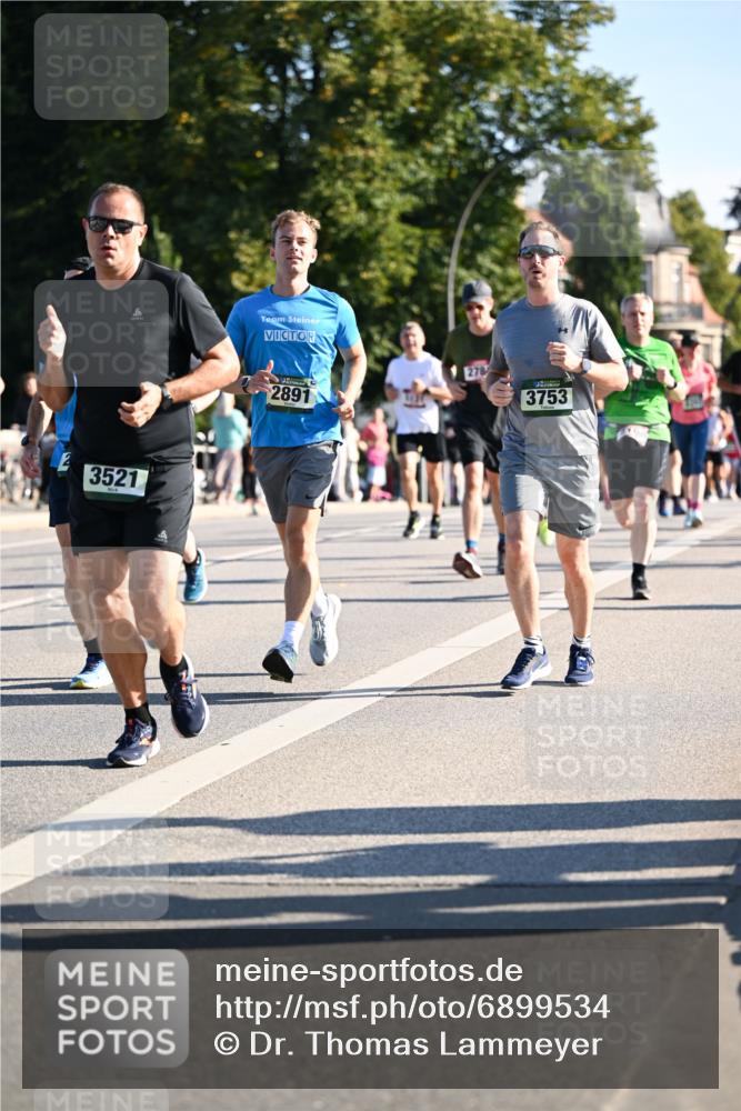 01.09.2024 - BARMER Alsterlauf Dr. Thomas Lammeyer http://msf.ph/oto/6899534 01.09.2024 09:37:15 Laufen 3521, 2891, 3753 meine-sportfotos.de