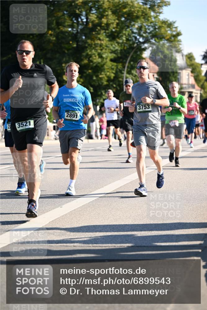 01.09.2024 - BARMER Alsterlauf Dr. Thomas Lammeyer http://msf.ph/oto/6899543 01.09.2024 09:37:15 Laufen 2, 3521, 2891, 278, 3753, 218 meine-sportfotos.de