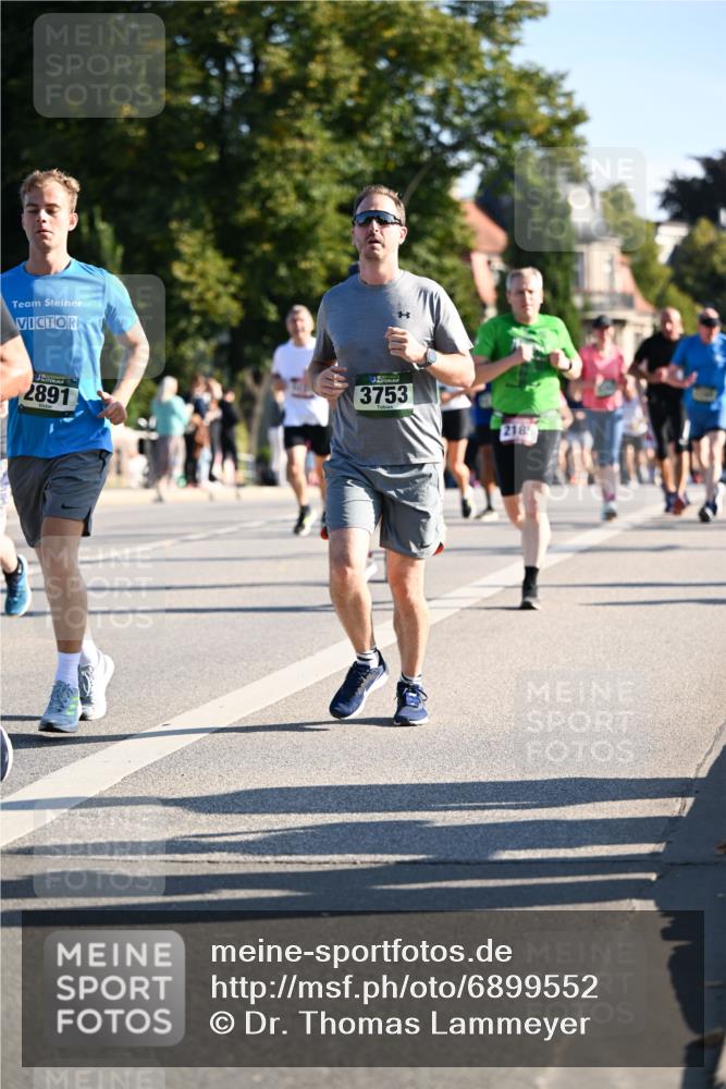01.09.2024 - BARMER Alsterlauf Dr. Thomas Lammeyer http://msf.ph/oto/6899552 01.09.2024 09:37:16 Laufen 2891, 3753, 2185 meine-sportfotos.de