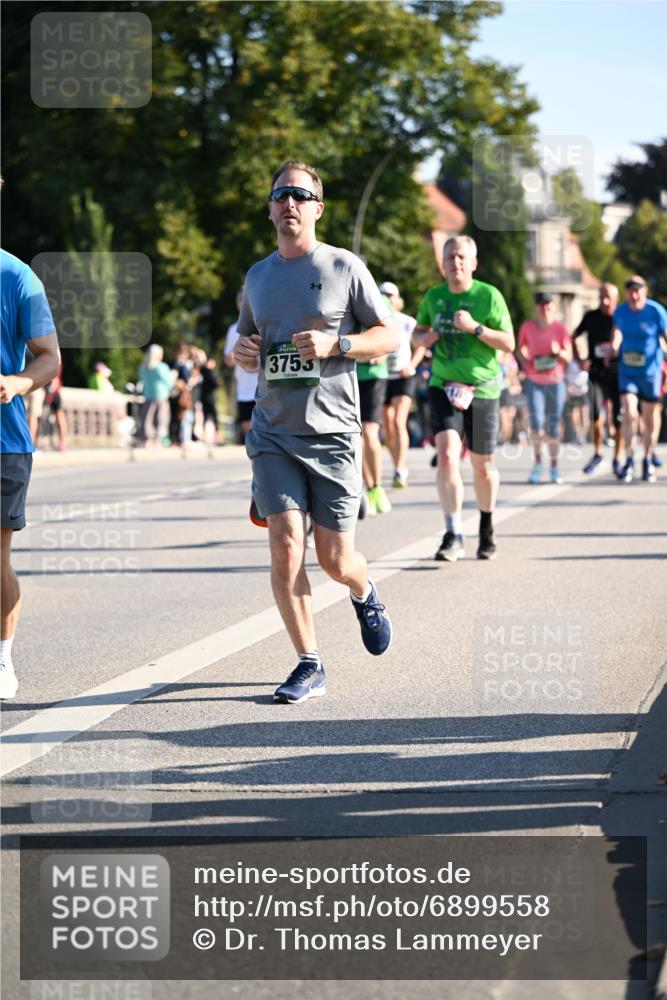 01.09.2024 - BARMER Alsterlauf Dr. Thomas Lammeyer http://msf.ph/oto/6899558 01.09.2024 09:37:16 Laufen 3753 meine-sportfotos.de
