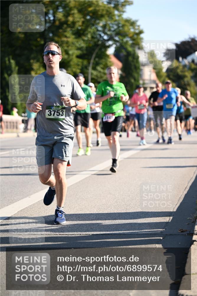 01.09.2024 - BARMER Alsterlauf Dr. Thomas Lammeyer http://msf.ph/oto/6899574 01.09.2024 09:37:16 Laufen 3753, 2185 meine-sportfotos.de