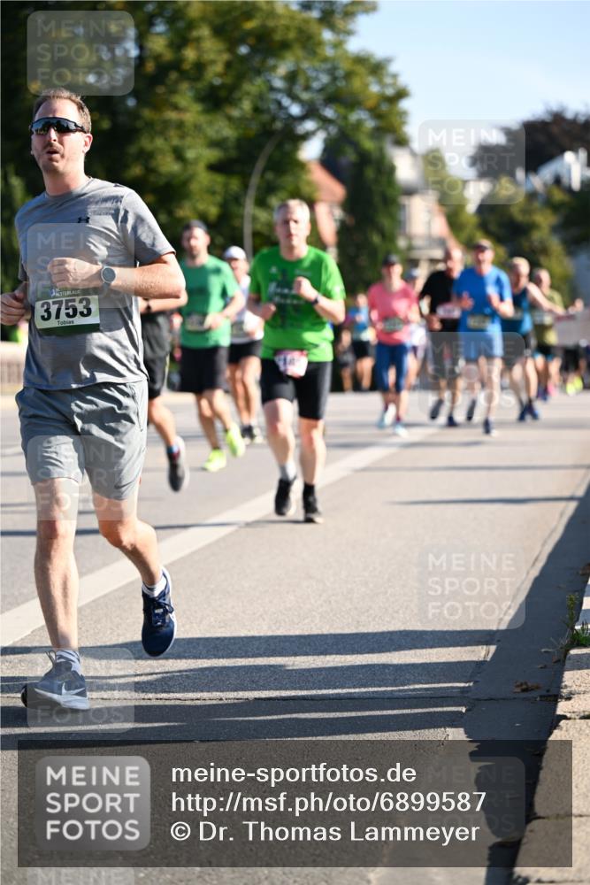 01.09.2024 - BARMER Alsterlauf Dr. Thomas Lammeyer http://msf.ph/oto/6899587 01.09.2024 09:37:16 Laufen 3753 meine-sportfotos.de