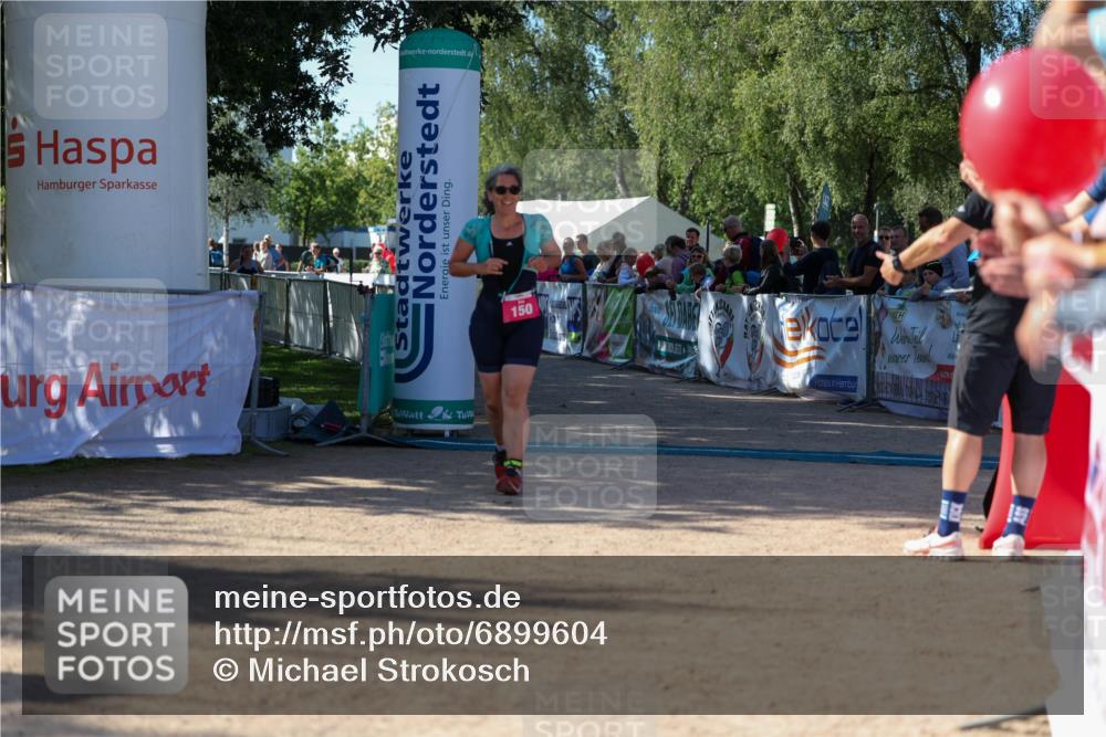 01.09.2024 - 17. Tribühne Triathlon Michael Strokosch http://msf.ph/oto/6899604 01.09.2024 10:53:19 Ziel 150 meine-sportfotos.de