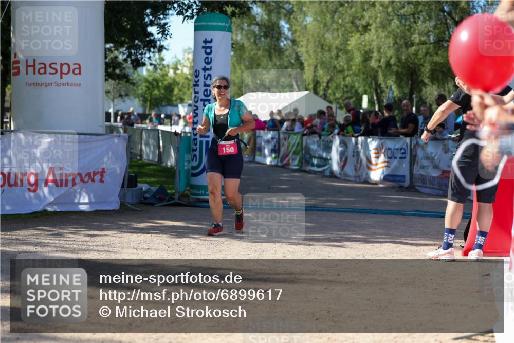 01.09.2024 - 17. Tribühne Triathlon Michael Strokosch http://msf.ph/oto/6899617 01.09.2024 10:53:19 Ziel 150 meine-sportfotos.de