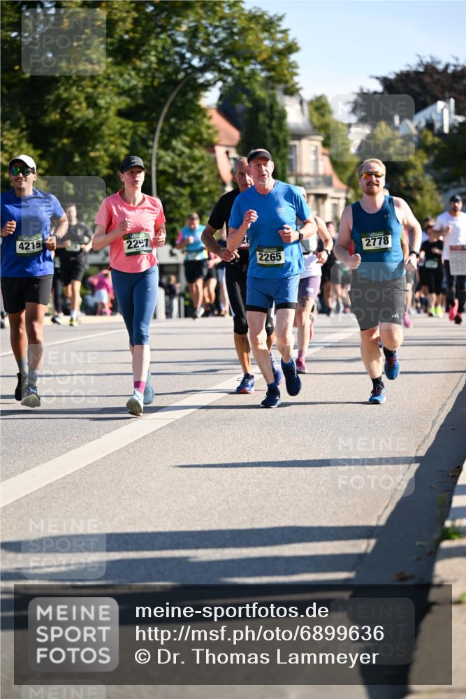 01.09.2024 - BARMER Alsterlauf Dr. Thomas Lammeyer http://msf.ph/oto/6899636 01.09.2024 09:37:19 Laufen 4215, 2257, 2778, 2265 meine-sportfotos.de