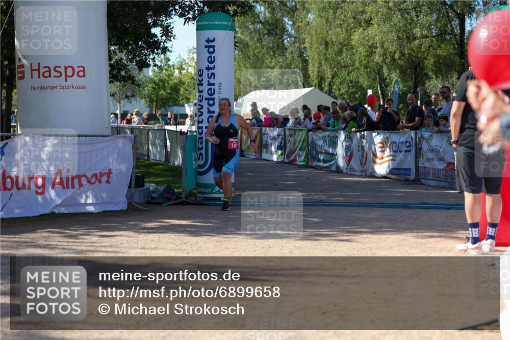 01.09.2024 - 17. Tribühne Triathlon Michael Strokosch http://msf.ph/oto/6899658 01.09.2024 10:53:27 Ziel 147 meine-sportfotos.de