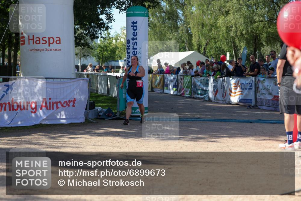 01.09.2024 - 17. Tribühne Triathlon Michael Strokosch http://msf.ph/oto/6899673 01.09.2024 10:53:28 Ziel 147 meine-sportfotos.de