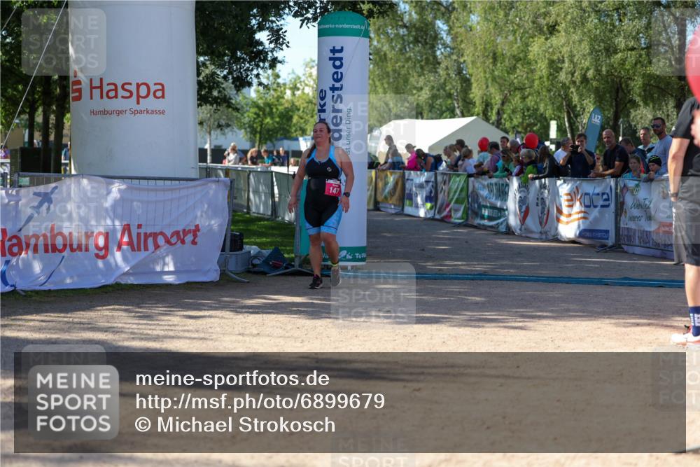 01.09.2024 - 17. Tribühne Triathlon Michael Strokosch http://msf.ph/oto/6899679 01.09.2024 10:53:28 Ziel 147 meine-sportfotos.de