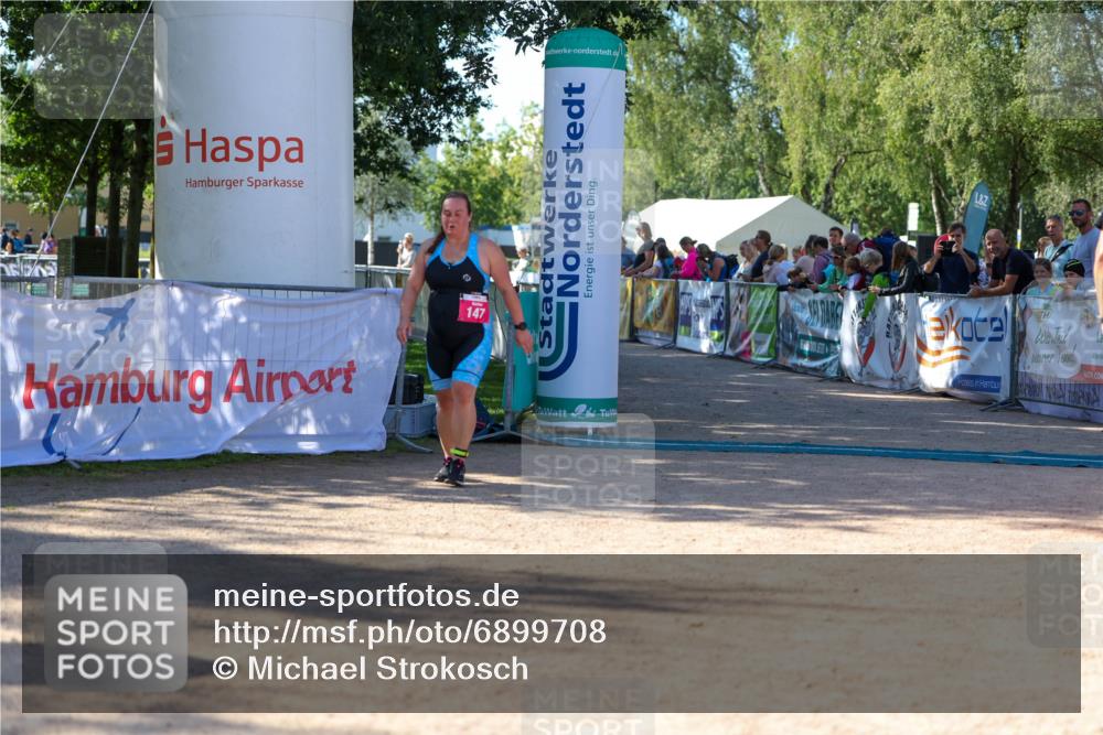 01.09.2024 - 17. Tribühne Triathlon Michael Strokosch http://msf.ph/oto/6899708 01.09.2024 10:53:29 Ziel 147 meine-sportfotos.de