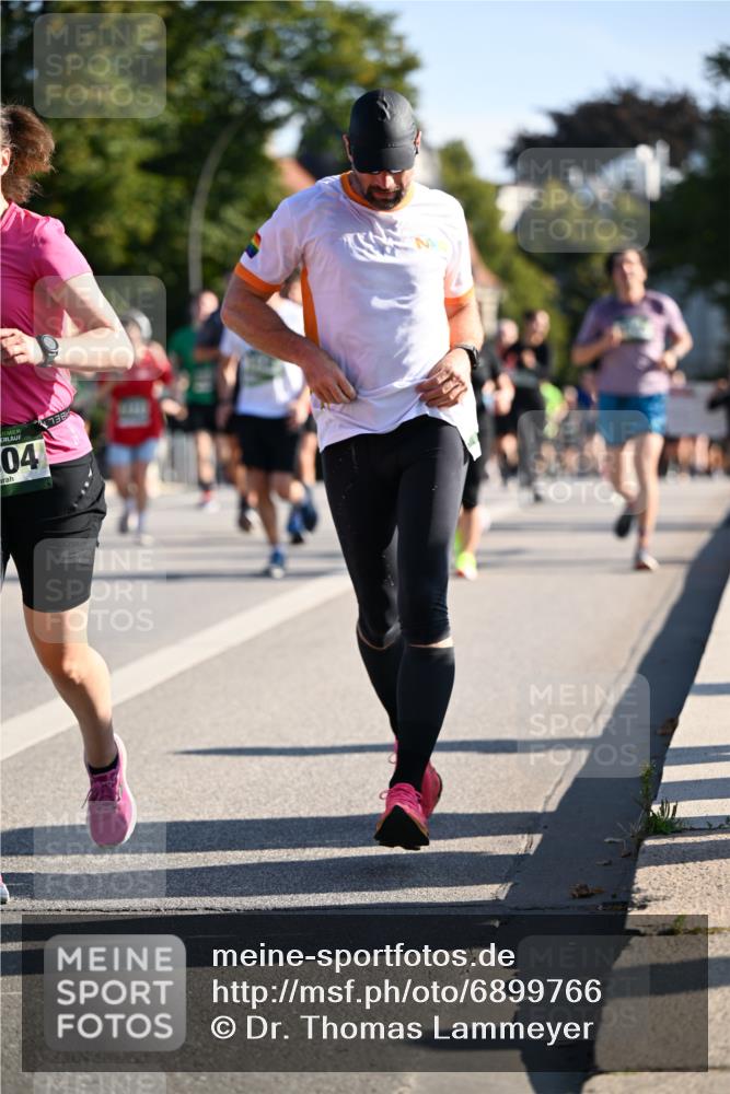 01.09.2024 - BARMER Alsterlauf Dr. Thomas Lammeyer http://msf.ph/oto/6899766 01.09.2024 09:37:26 Laufen 04, 738 meine-sportfotos.de
