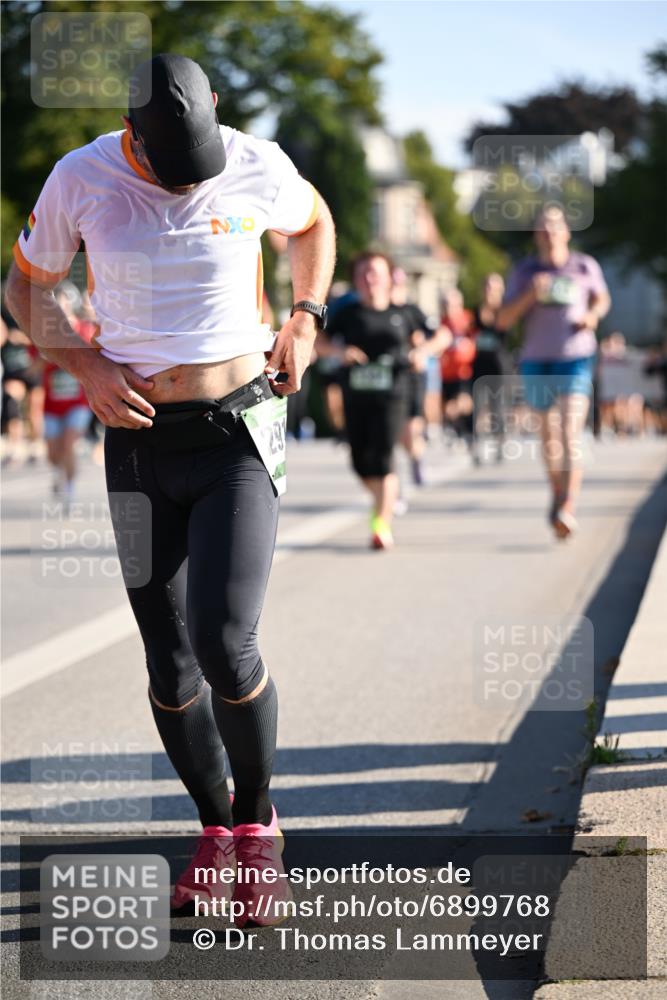 01.09.2024 - BARMER Alsterlauf Dr. Thomas Lammeyer http://msf.ph/oto/6899768 01.09.2024 09:37:27 Laufen 29 meine-sportfotos.de