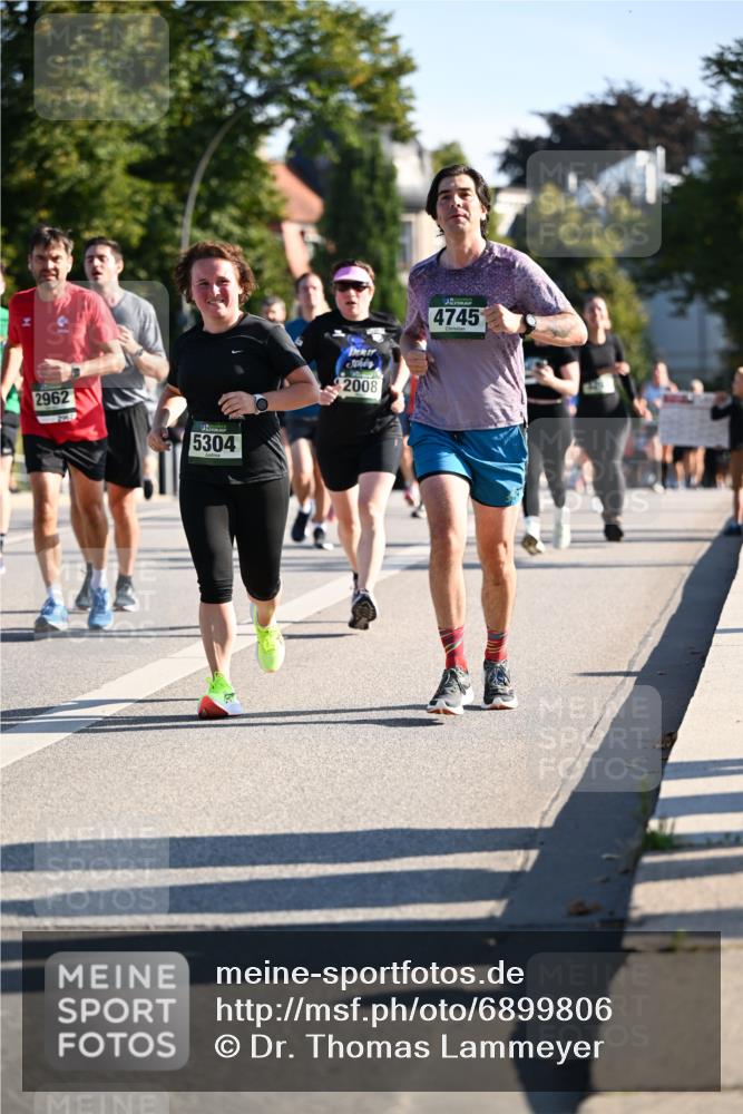 01.09.2024 - BARMER Alsterlauf Dr. Thomas Lammeyer http://msf.ph/oto/6899806 01.09.2024 09:37:28 Laufen 2962, 5304, 2008, 4745 meine-sportfotos.de