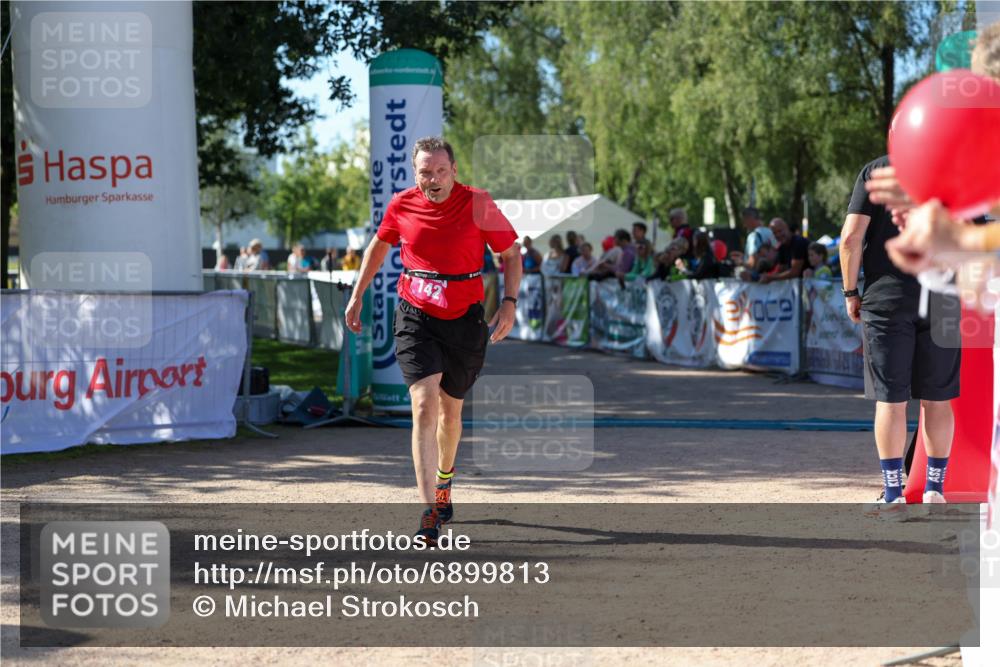 01.09.2024 - 17. Tribühne Triathlon Michael Strokosch http://msf.ph/oto/6899813 01.09.2024 10:54:22 Ziel 142 meine-sportfotos.de