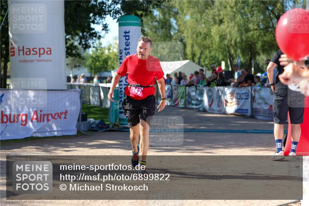 01.09.2024 - 17. Tribühne Triathlon Michael Strokosch http://msf.ph/oto/6899822 01.09.2024 10:54:23 Ziel 142 meine-sportfotos.de