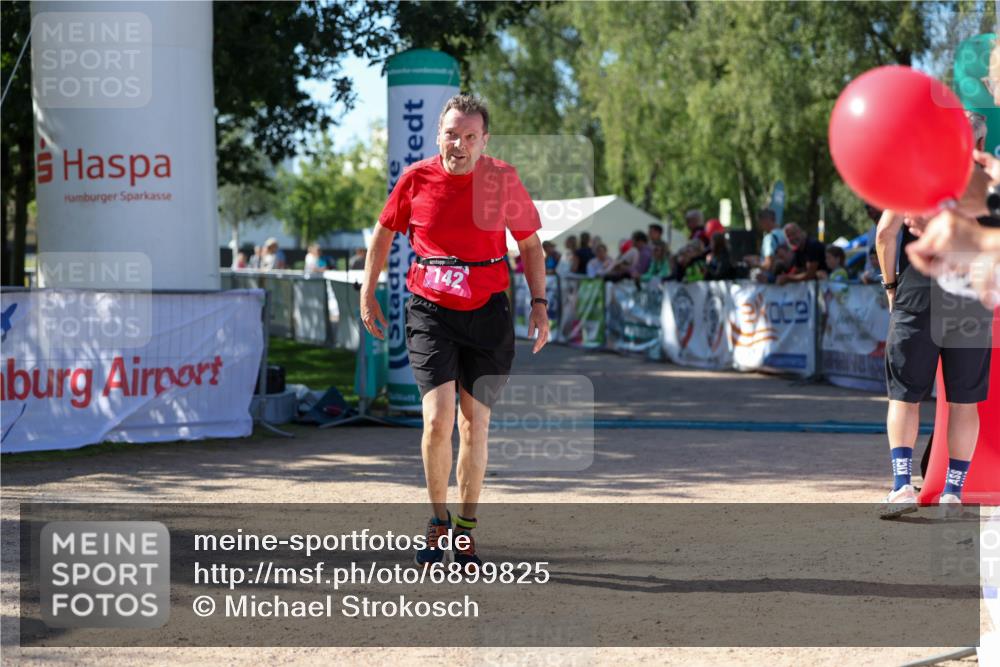 01.09.2024 - 17. Tribühne Triathlon Michael Strokosch http://msf.ph/oto/6899825 01.09.2024 10:54:23 Ziel 142 meine-sportfotos.de