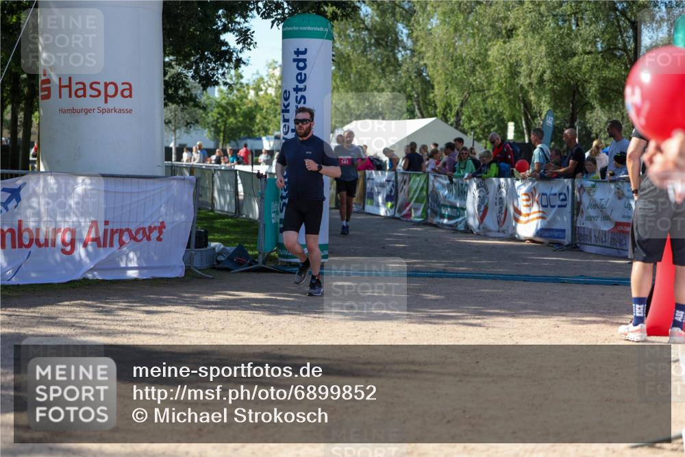 01.09.2024 - 17. Tribühne Triathlon Michael Strokosch http://msf.ph/oto/6899852 01.09.2024 10:54:44 Ziel 141, 1064 meine-sportfotos.de