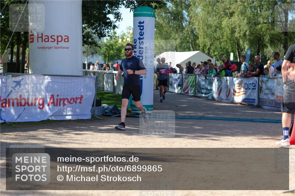 01.09.2024 - 17. Tribühne Triathlon Michael Strokosch http://msf.ph/oto/6899865 01.09.2024 10:54:44 Ziel 141, 1064 meine-sportfotos.de