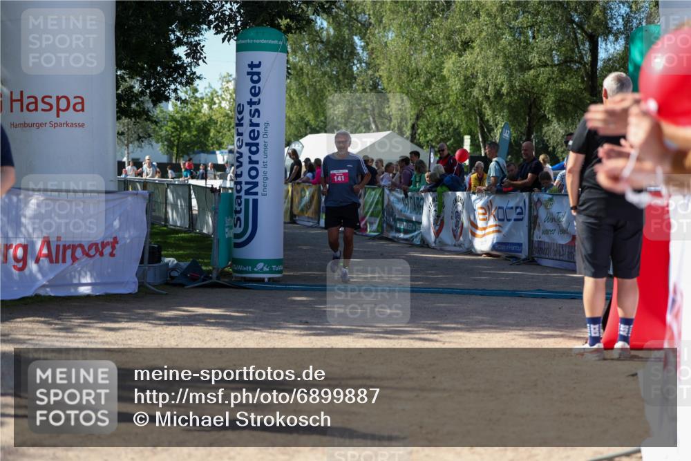 01.09.2024 - 17. Tribühne Triathlon Michael Strokosch http://msf.ph/oto/6899887 01.09.2024 10:54:46 Ziel 141, 1064 meine-sportfotos.de