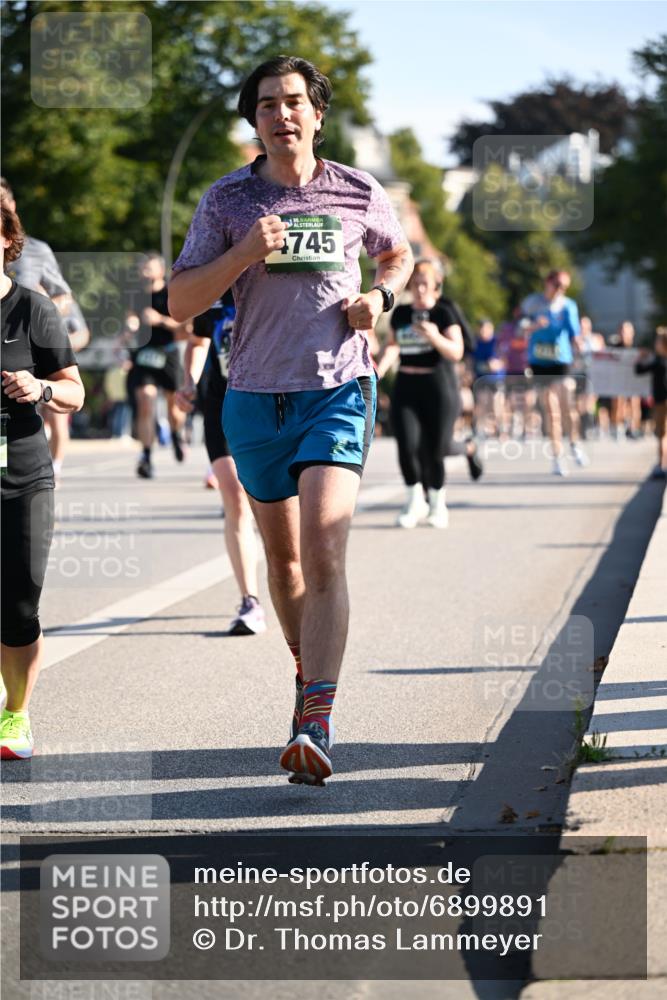 01.09.2024 - BARMER Alsterlauf Dr. Thomas Lammeyer http://msf.ph/oto/6899891 01.09.2024 09:37:30 Laufen 4745 meine-sportfotos.de