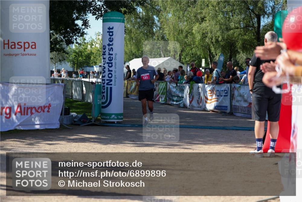 01.09.2024 - 17. Tribühne Triathlon Michael Strokosch http://msf.ph/oto/6899896 01.09.2024 10:54:47 Ziel 141, 1064 meine-sportfotos.de
