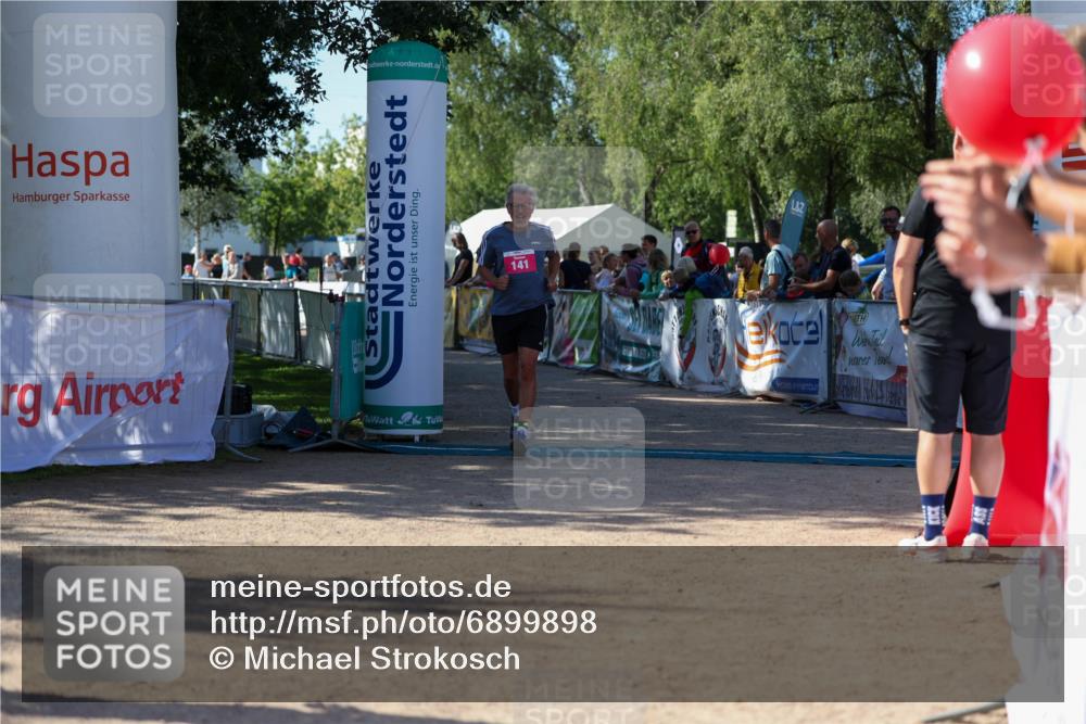 01.09.2024 - 17. Tribühne Triathlon Michael Strokosch http://msf.ph/oto/6899898 01.09.2024 10:54:47 Ziel 141, 1064 meine-sportfotos.de