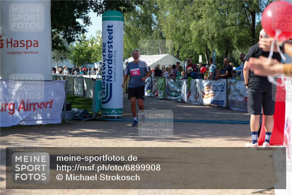 01.09.2024 - 17. Tribühne Triathlon Michael Strokosch http://msf.ph/oto/6899908 01.09.2024 10:54:47 Ziel 141, 1064 meine-sportfotos.de